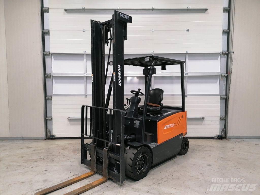 Doosan B25X-7 Carrelli elevatori elettrici