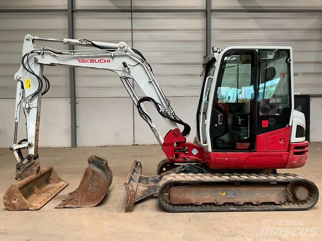 Takeuchi TB 250-2 Miniescavatori