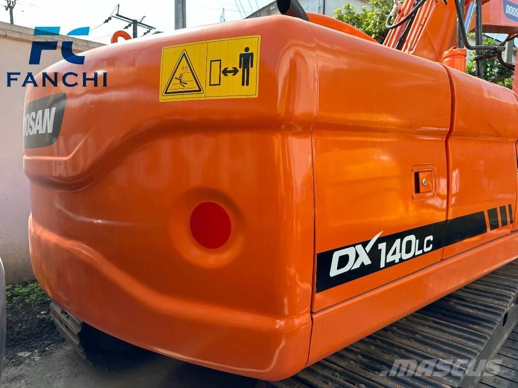 Doosan DX 140 LC Escavatori gommati