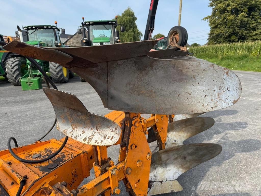 Huard 570 SUPER Aratri reversibili