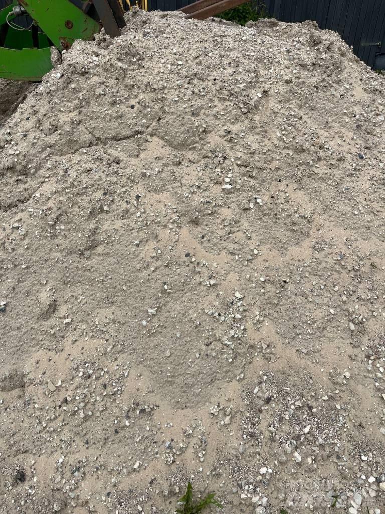 MB Crusher HD207S Benne