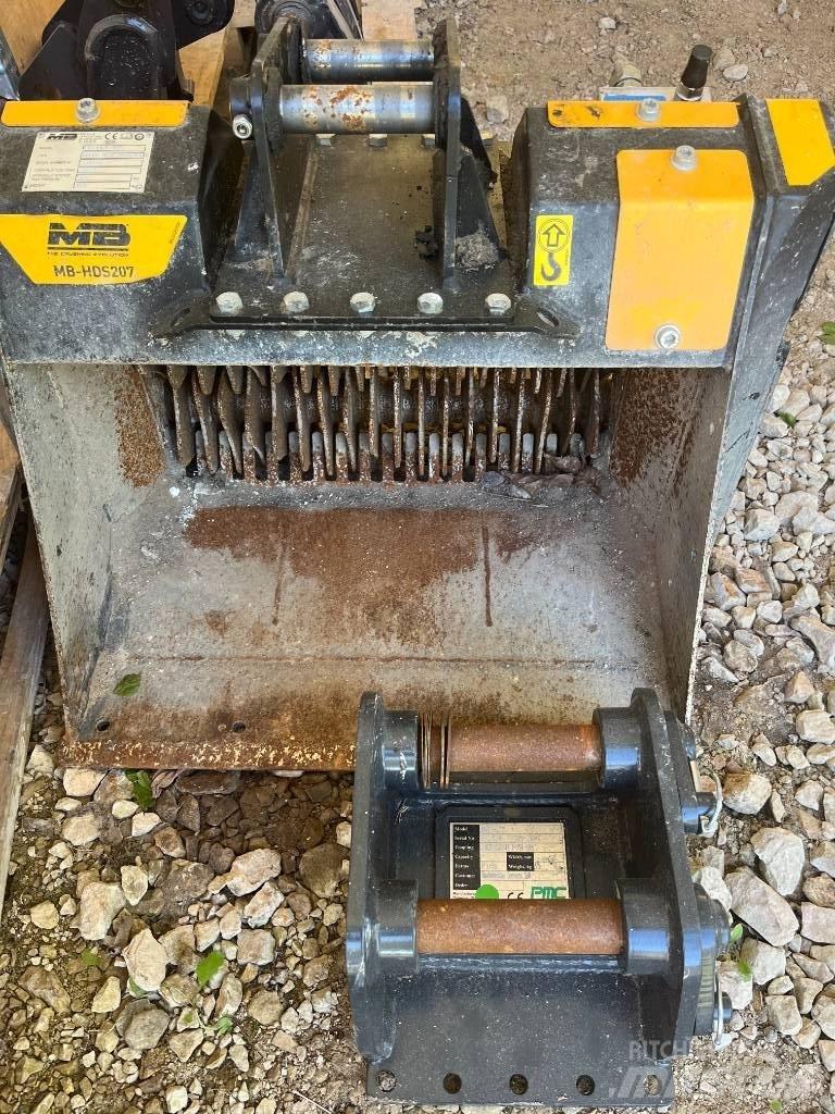 MB Crusher HD207S Benne