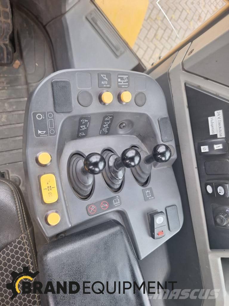 CAT 950M Pale gommate