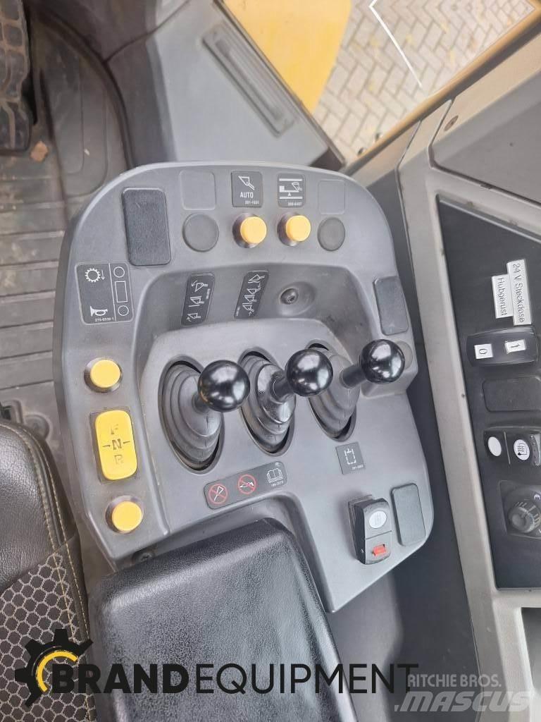 CAT 950M Pale gommate