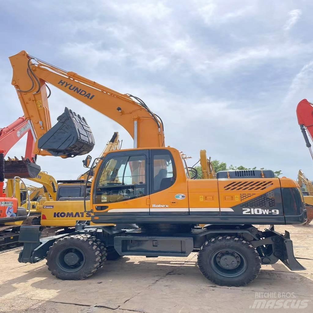 Hyundai R210W-9 Escavatori gommati