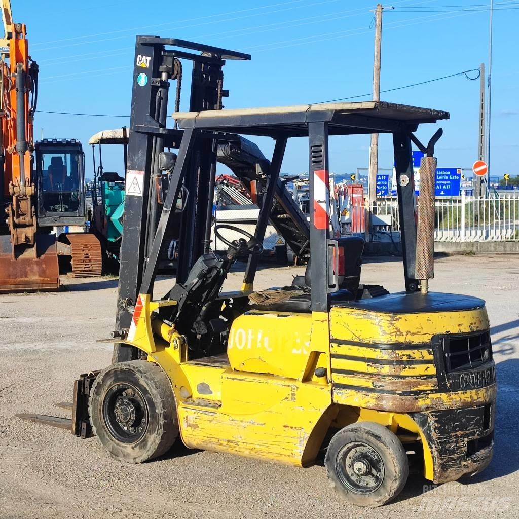 CAT DP 25 Carrelli elevatori diesel