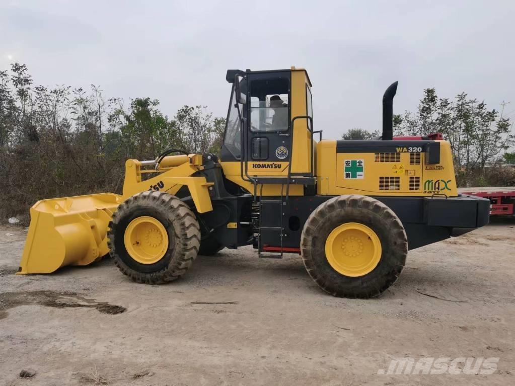 Komatsu WA 320-5 Pale gommate