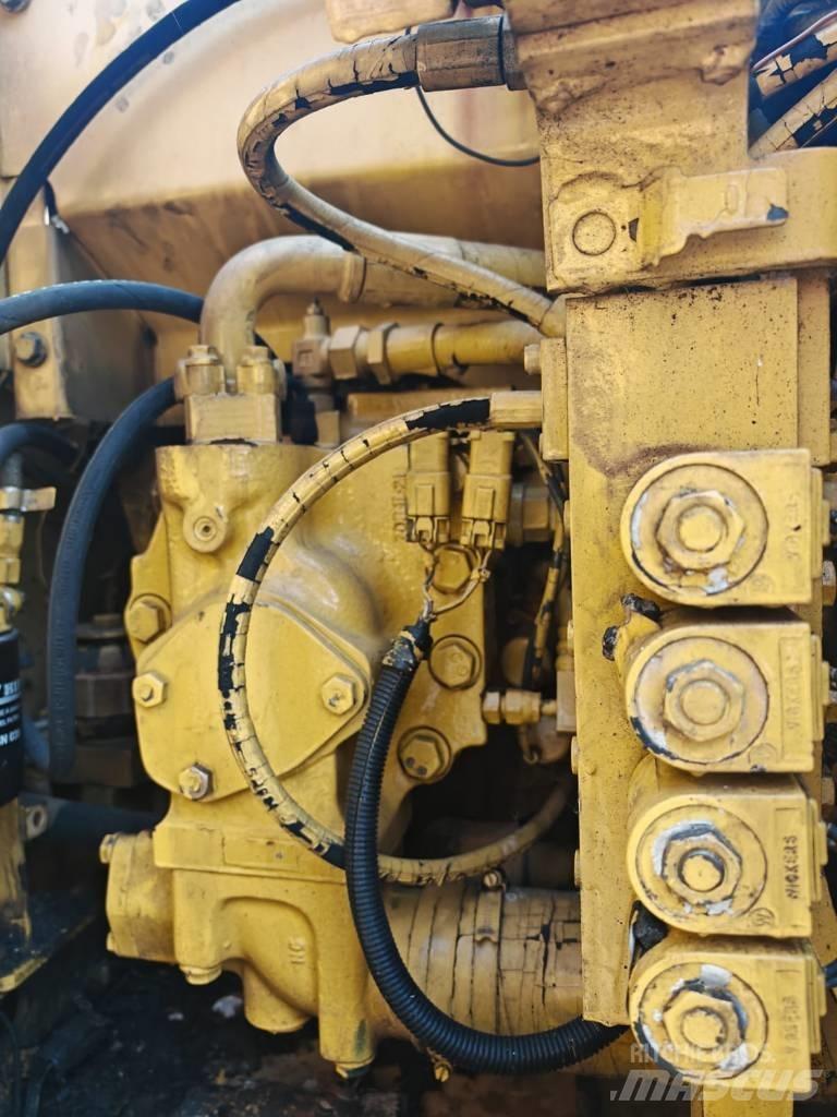 Komatsu PW 130ES-6K Escavatori gommati