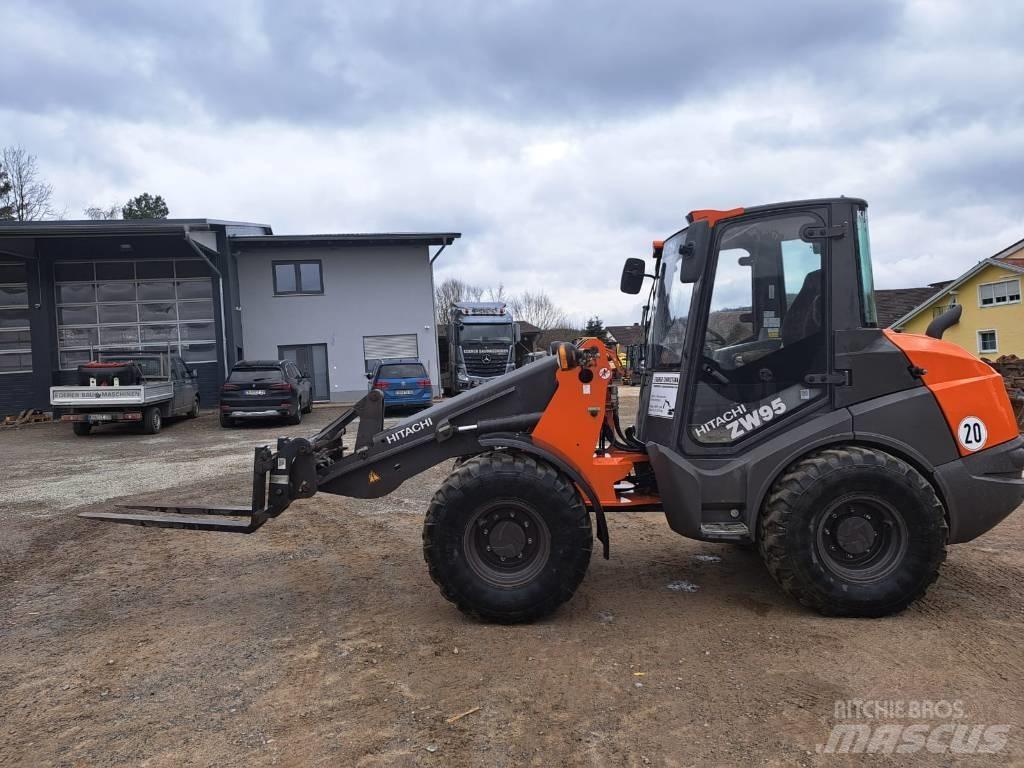 Hitachi ZW 95-6 Pale gommate