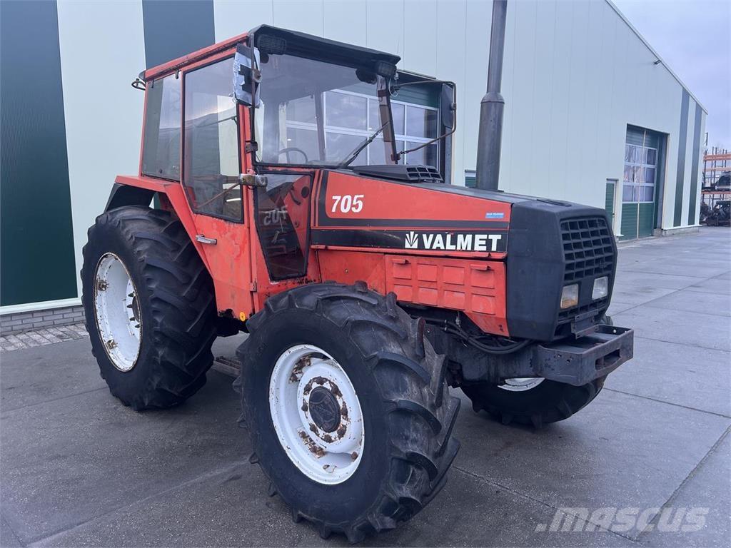 Valtra Valmet 705 Trattori