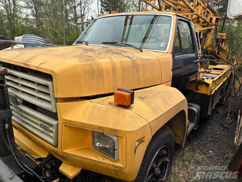 Ford F 700 Camion con sponde ribaltabili