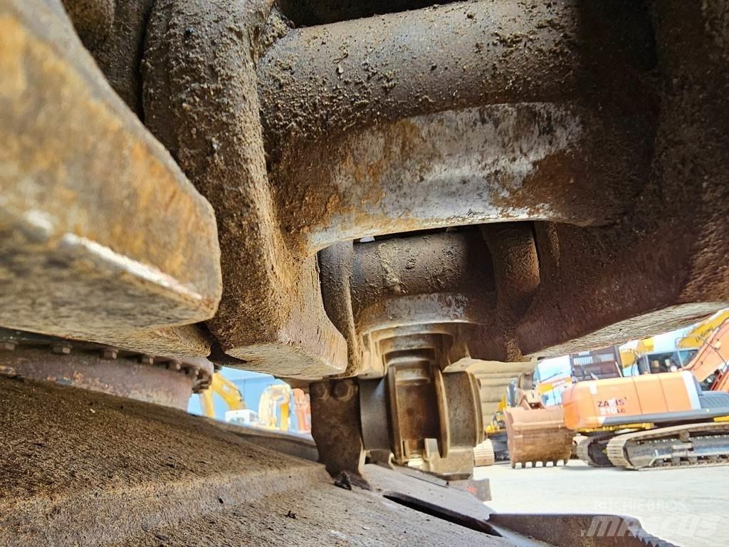Komatsu PC210LC-8 Escavatori cingolati