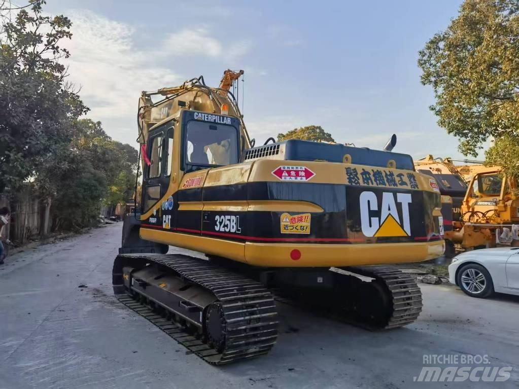 CAT CAT325B Movimentazione rifiuti