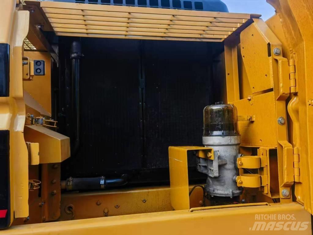 CAT CAT325B Movimentazione rifiuti