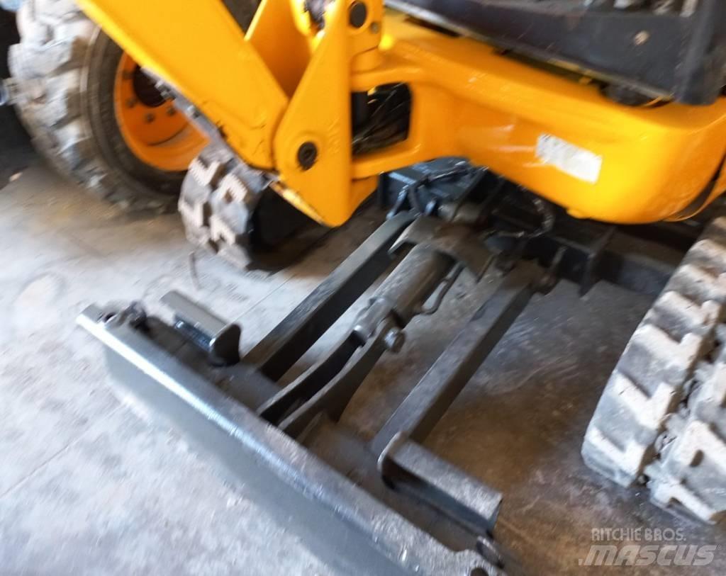 JCB 8018 CTS Miniescavatori