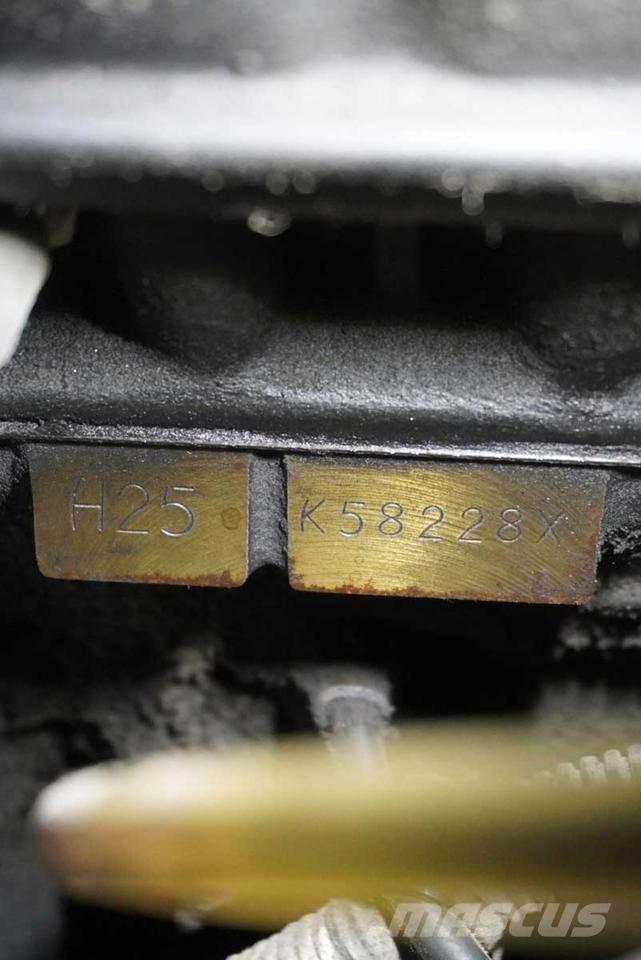 Nissan UGD02 A 32 PQ Carrelli elevatori GPL