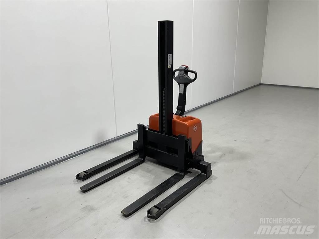 Toyota HWE100 Carelli stoccatori  automatici-usati