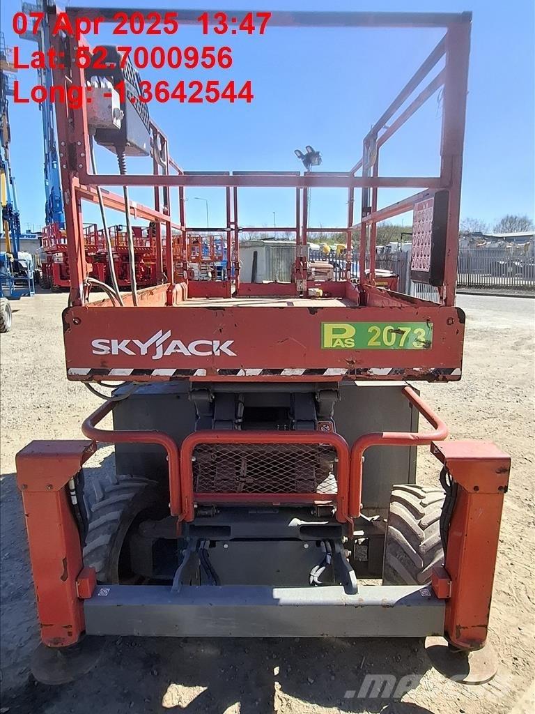 SkyJack SJ 6832 RT Piattaforme a pantografo