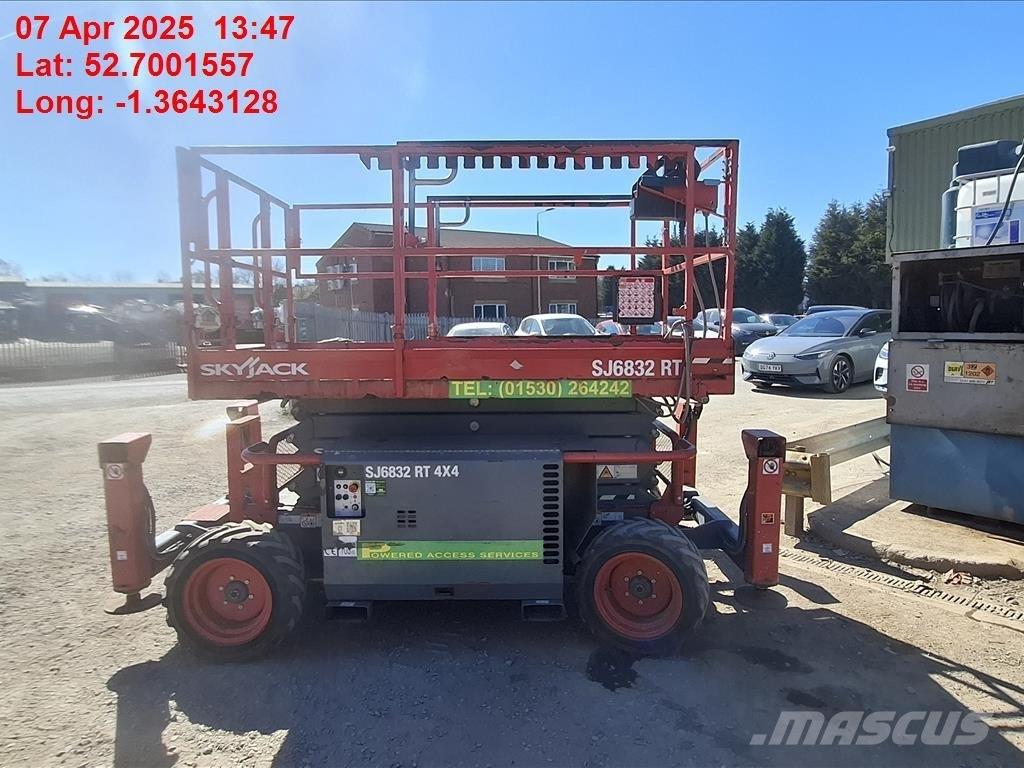 SkyJack SJ 6832 RT Piattaforme a pantografo