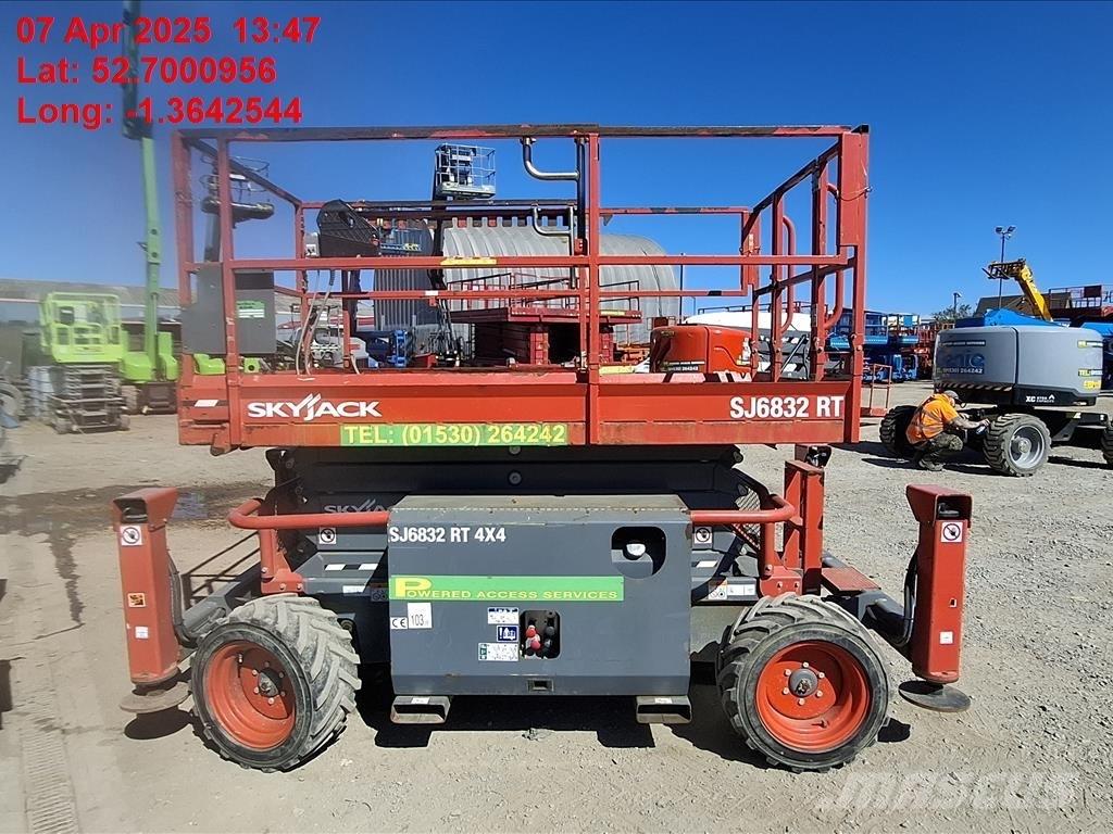 SkyJack SJ 6832 RT Piattaforme a pantografo