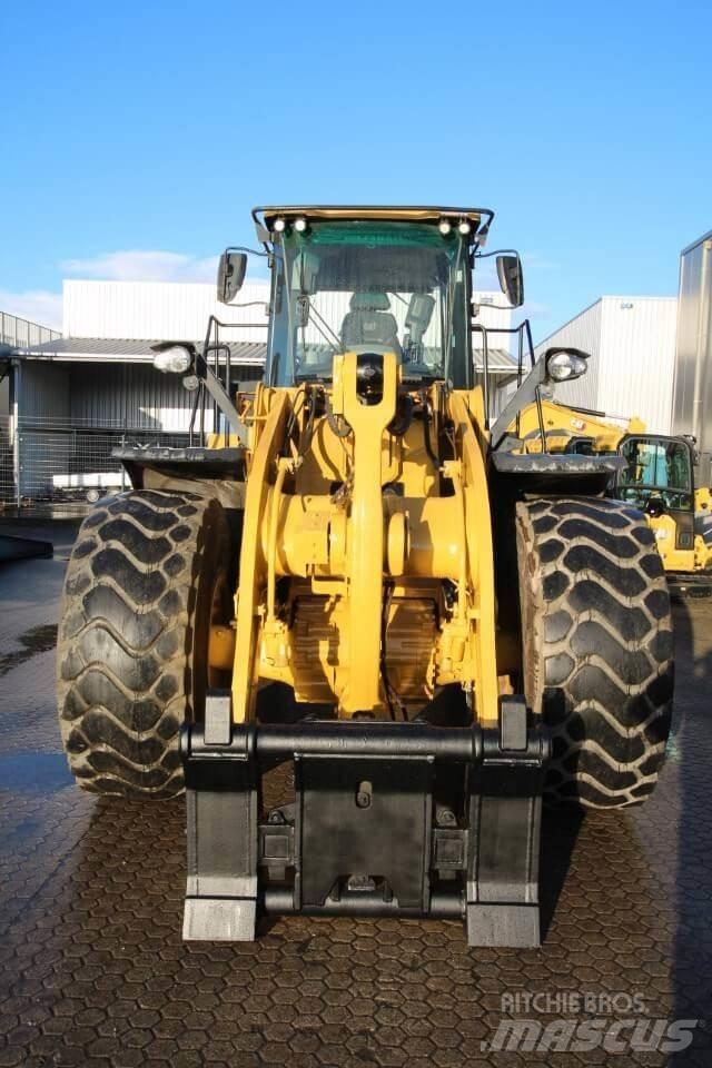 CAT 966M Pale gommate