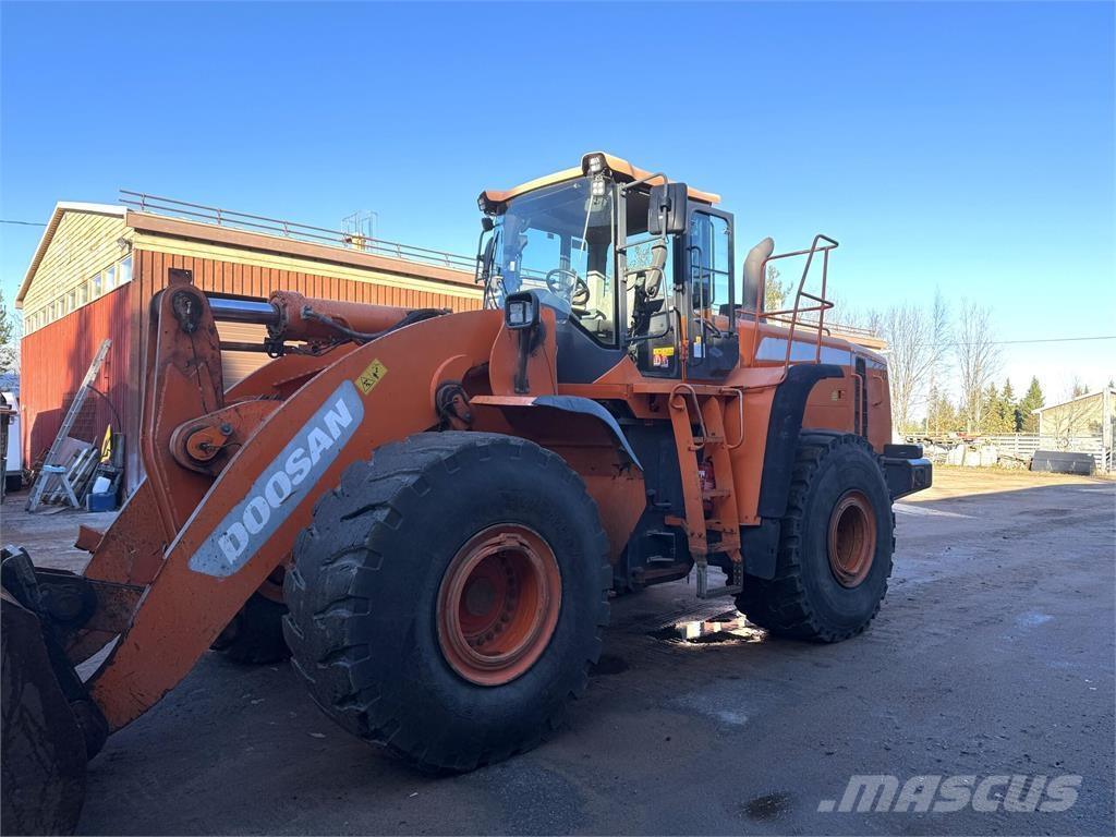 Doosan DL 550-3 Pale gommate