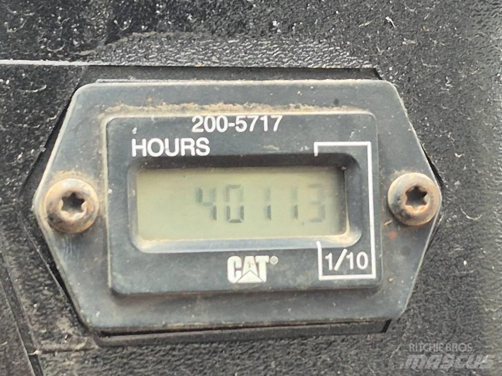 CAT 236 B Mini Pale Gommate