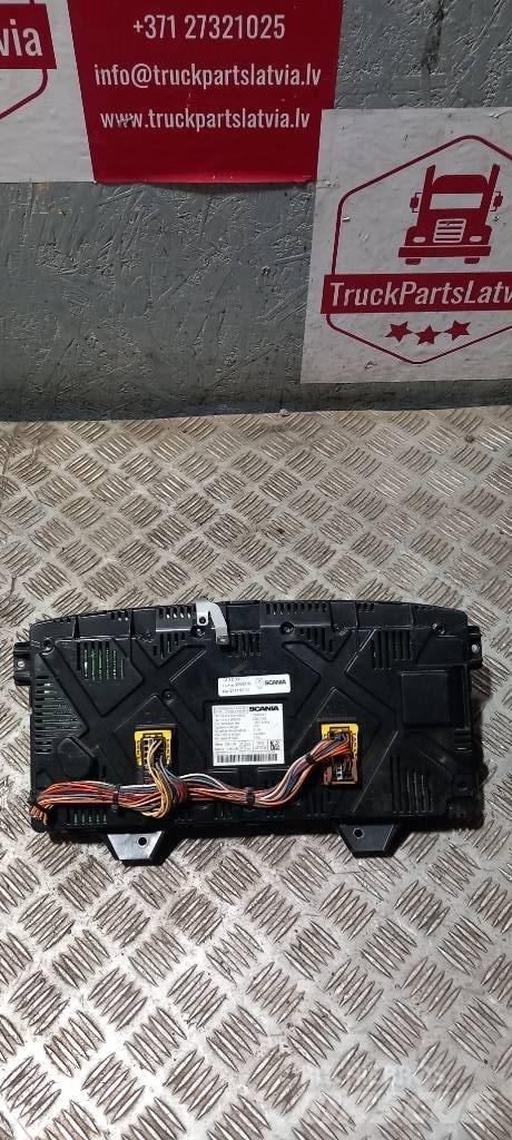 Scania R 440    2052210 Cabine e interni