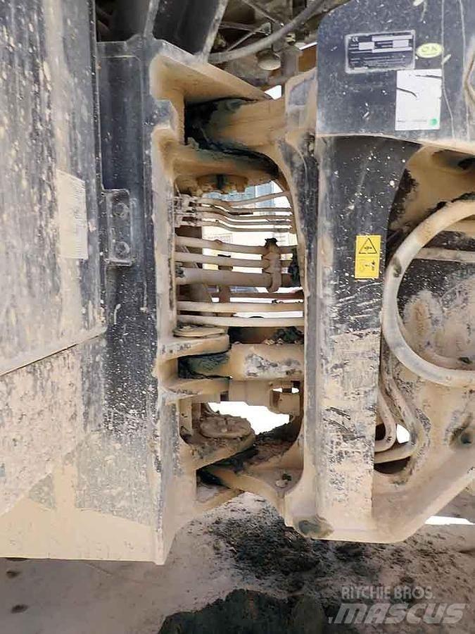 Komatsu WA600-8EO Pale gommate