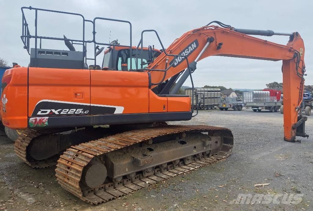 Doosan DX 225 LC Escavatori cingolati
