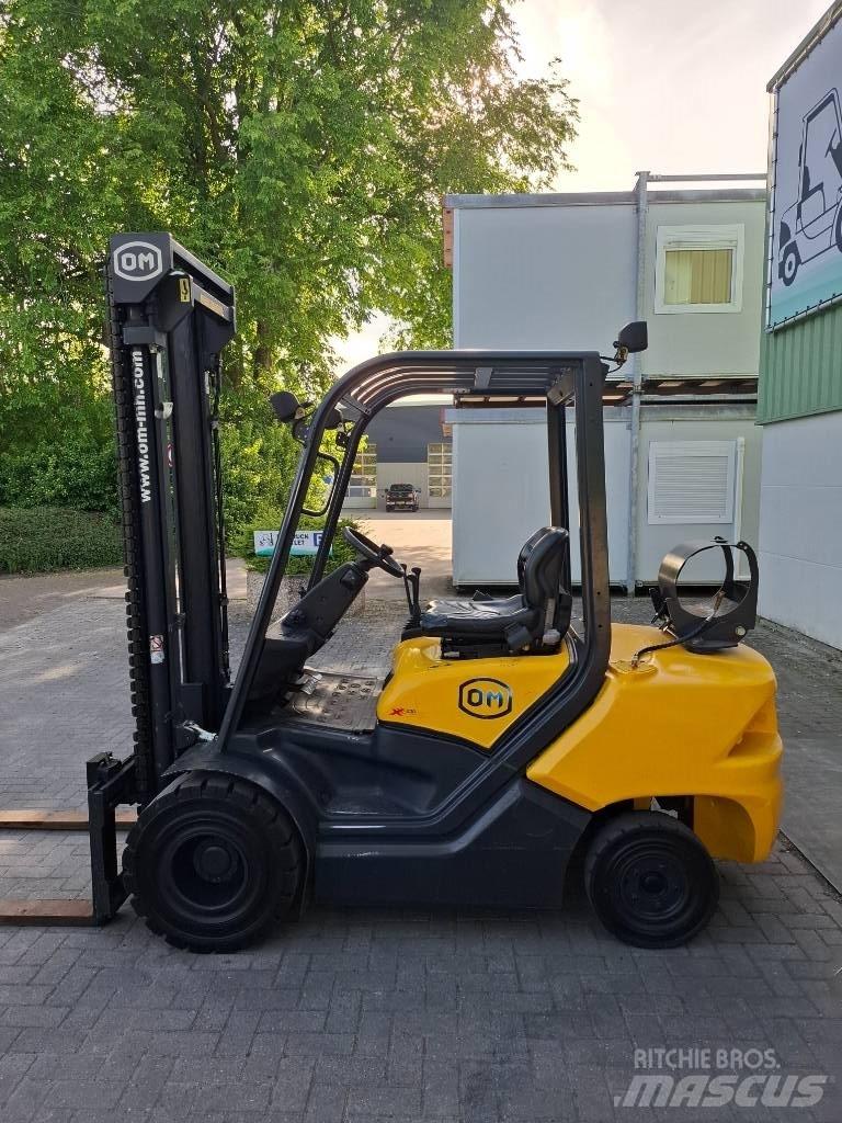 OM XG30 Heftruck Carrelli elevatori GPL