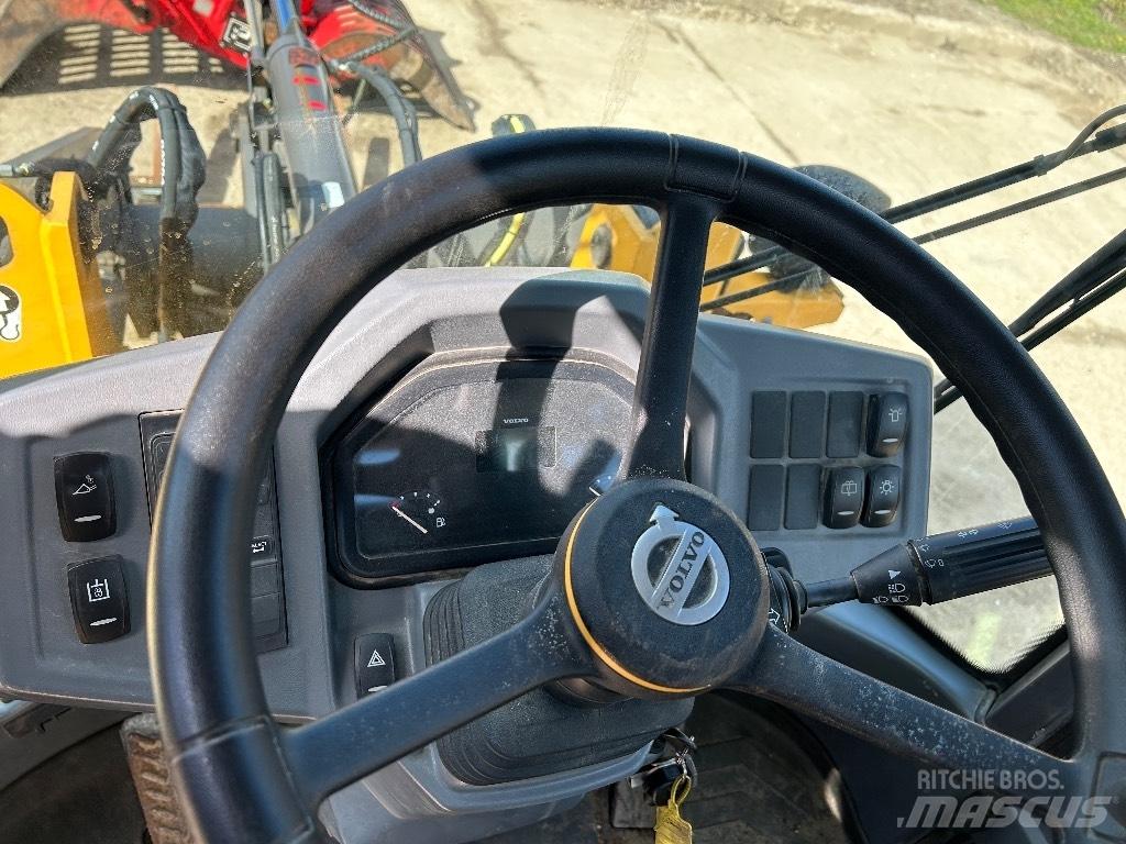 Volvo L 35 G Pale gommate
