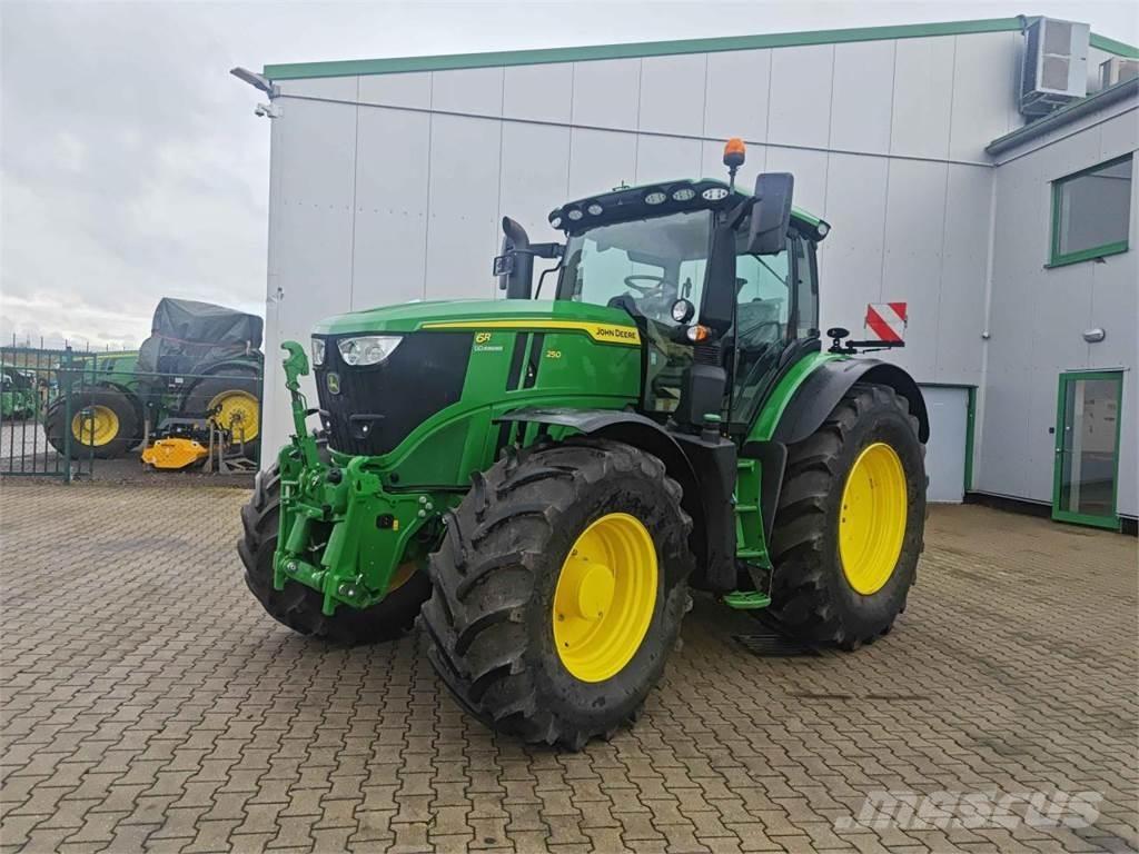 John Deere 6R 250 Trattori