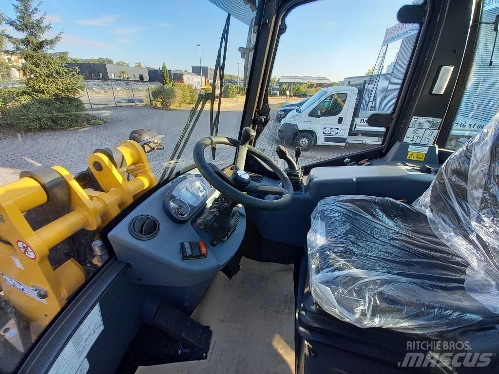 Mecalac AX 1000 Pale gommate