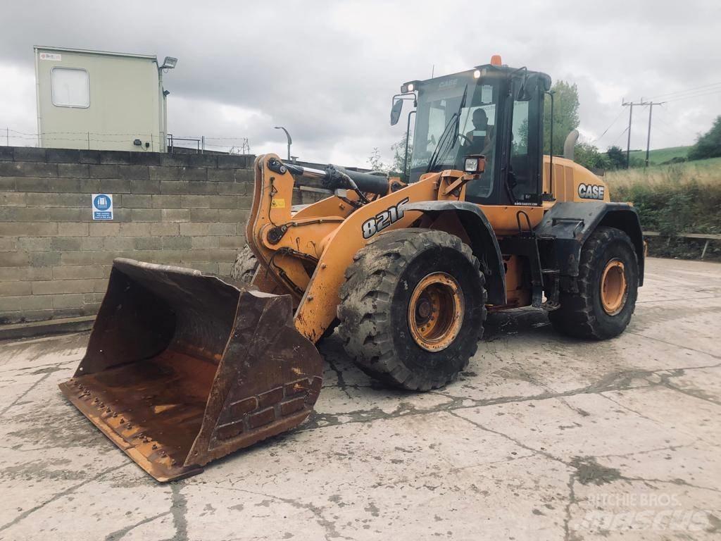 CASE 821 F Pale gommate
