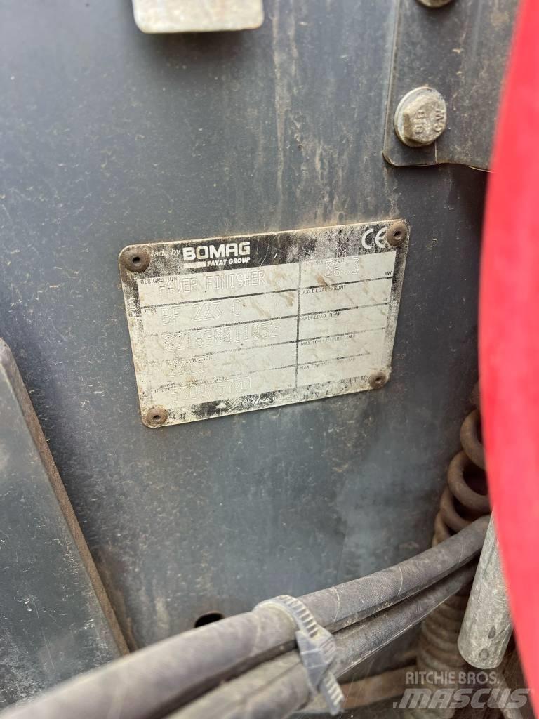 Bomag BF 223 C Finitrici