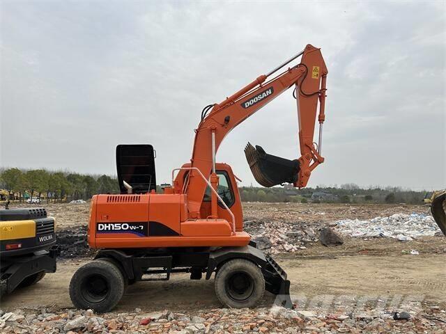 Doosan DH150W Escavatori gommati