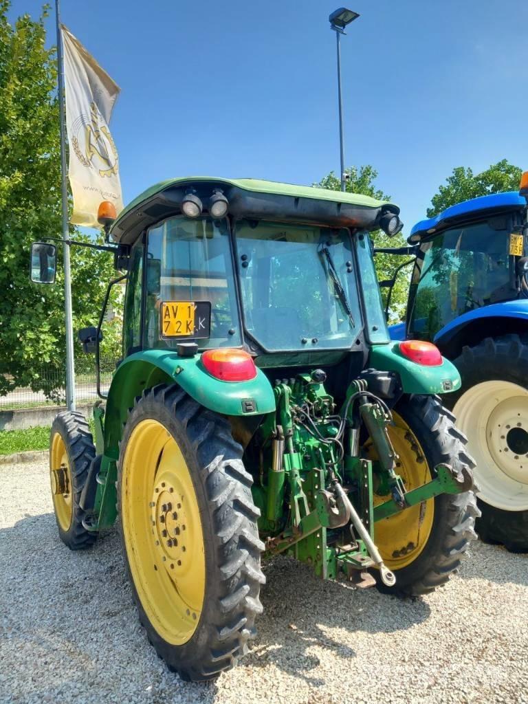 John Deere 5820 Trattori