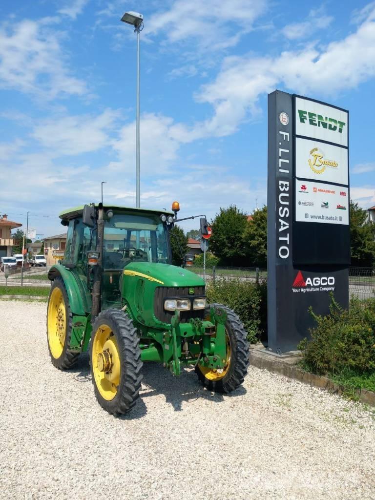 John Deere 5820 Trattori