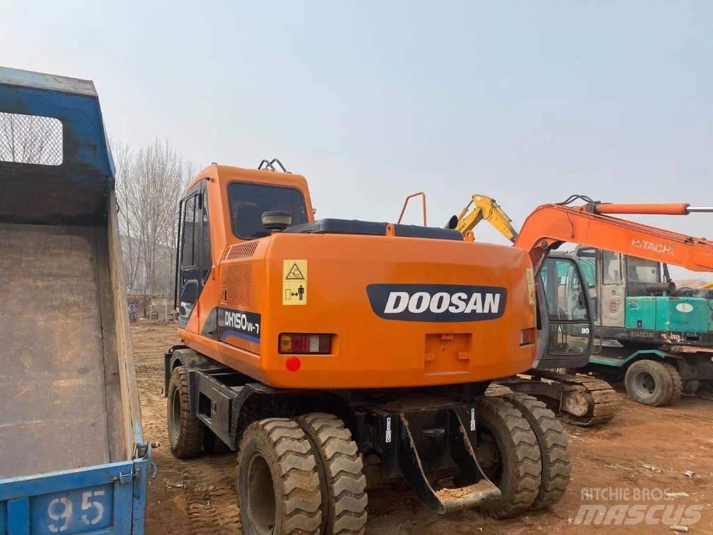 Doosan DH 150W Escavatori gommati