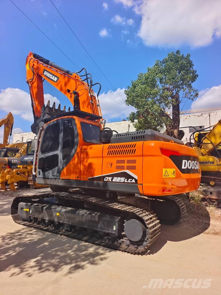 Doosan DX 225 LCA Escavatori cingolati