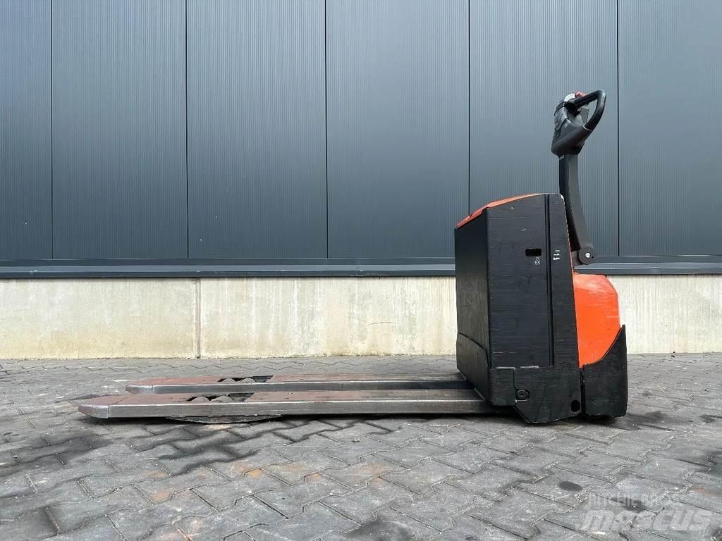 BT LWE180 Transpallet uomo a terra
