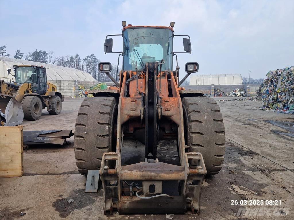 Doosan DL 250 Pale gommate