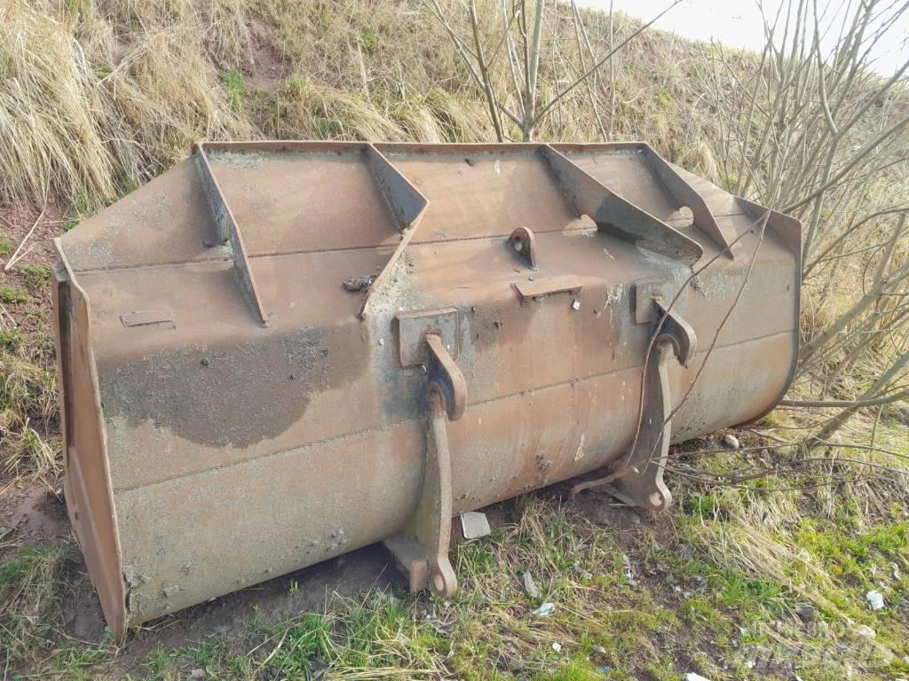 Doosan DL 250 Pale gommate