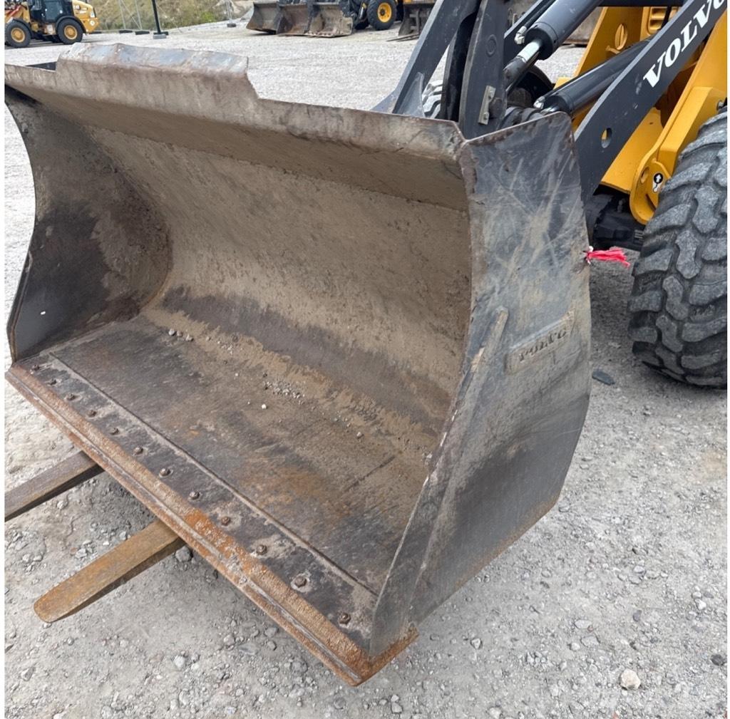 Volvo L25F Pale gommate