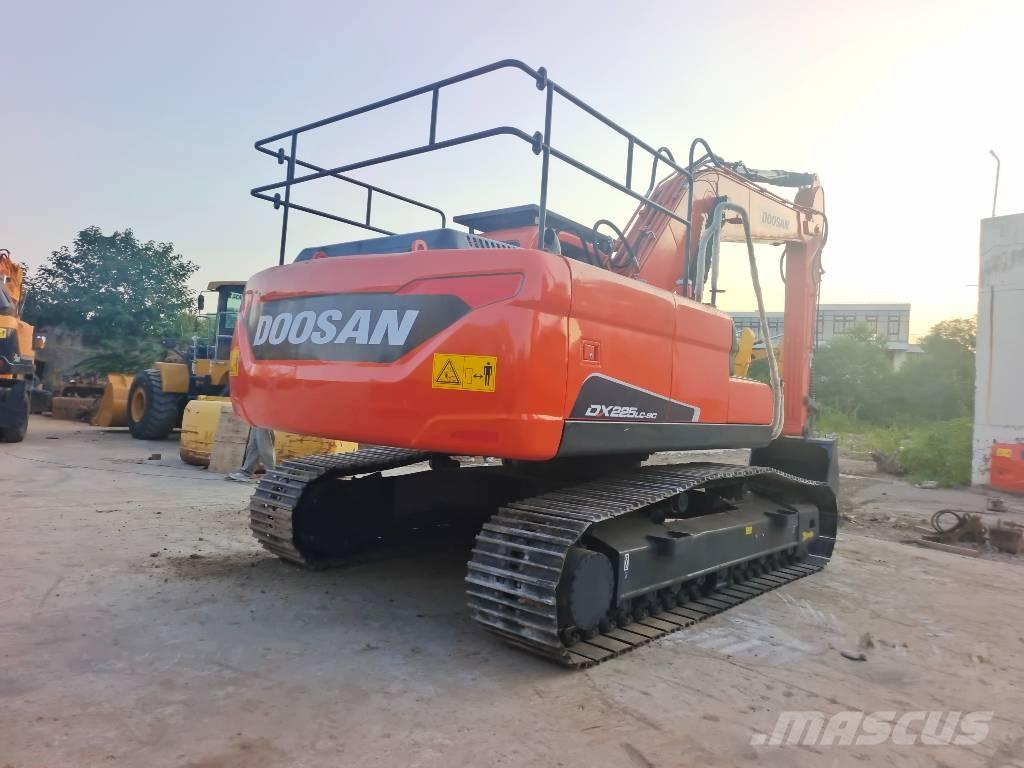 Doosan DX 225 LC Escavatori cingolati