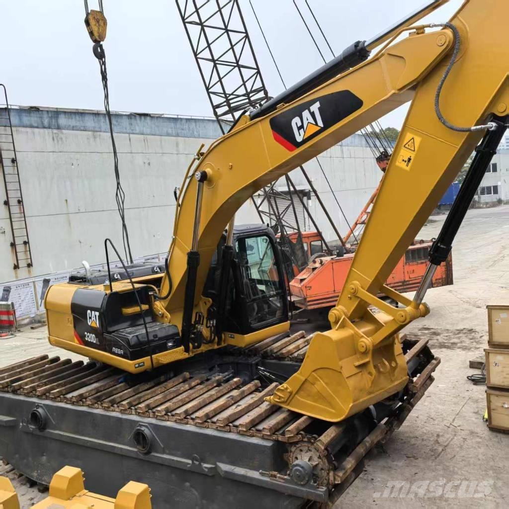 CAT 320 D Escavatori anfibi