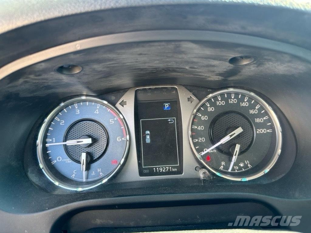 Toyota Hilux Auto