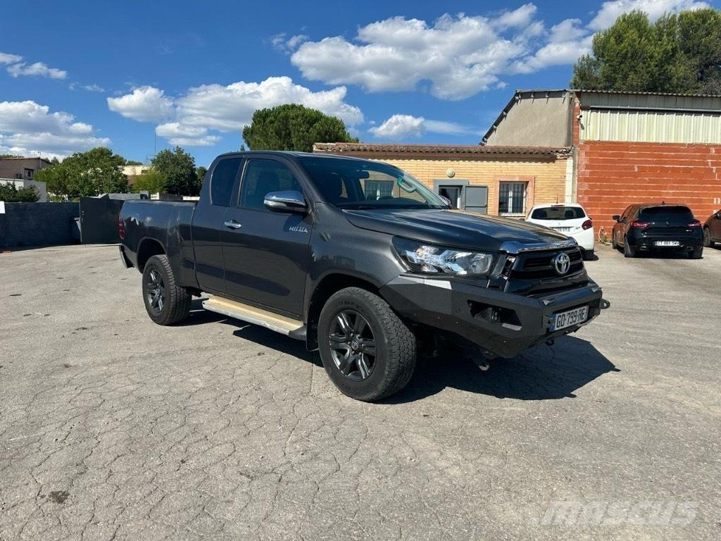 Toyota Hilux Auto