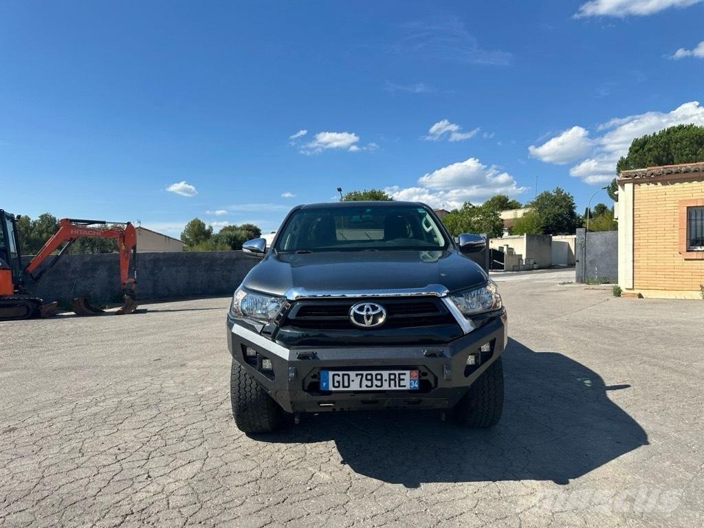 Toyota Hilux Auto